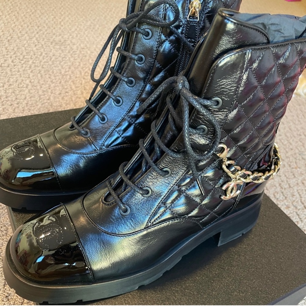 Brand NEW CHANEL Shiny Calfskin Patent Quilted Chain Lace Up Combat Boots